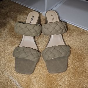 NWOT Green braided heels